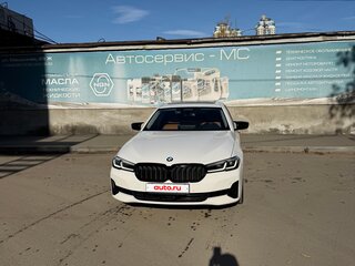 2022 BMW 5 серии 520i VII (G30/G31/G38) Рестайлинг, белый, 5500000 рублей, вид 3