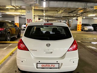 2013 Nissan Tiida I Рестайлинг, белый, 1000000 рублей, вид 4