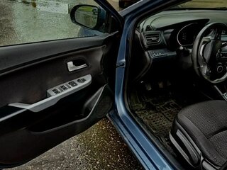 2014 Kia Rio 6-speed III, голубой, 570000 рублей, вид 3