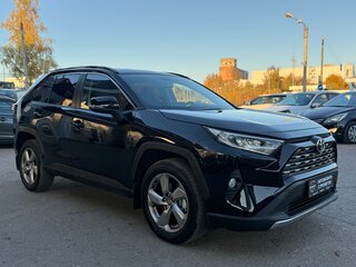 2020 Toyota RAV4 V (XA50), чёрный, 2390000 рублей, вид 4