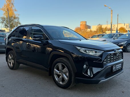 2020 Toyota RAV4 V (XA50), чёрный, 2390000 рублей, вид 4
