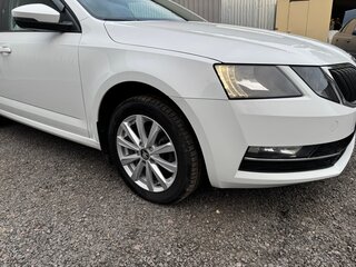 2017 Skoda Octavia III (A7) Рестайлинг, белый, 1380000 рублей, вид 5