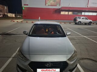 2017 Hyundai Solaris II, серебристый, 900000 рублей, вид 2