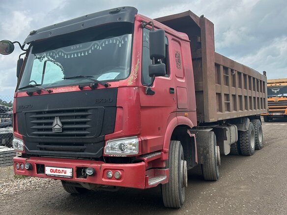 2011 Sinotruk Howo A5, красный, 1800000 рублей - вид 6