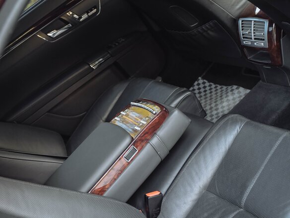 2007 Mercedes-Benz S-Класс 550 V (W221), красный, 2150000 рублей - вид 22