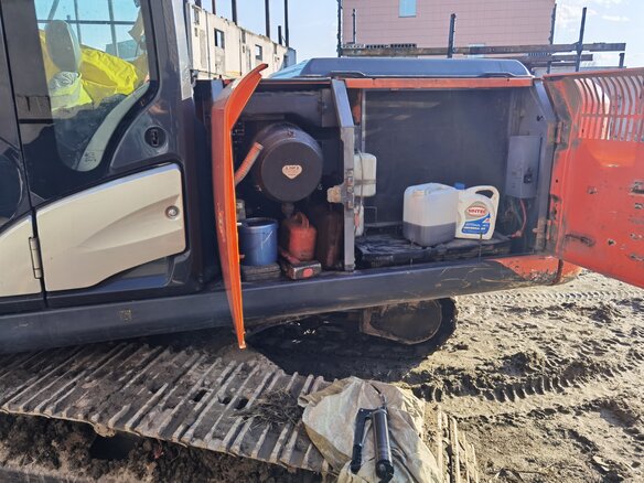 2012 Hitachi ZX200, оранжевый, 4500000 рублей - вид 5