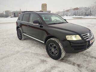 2004 Volkswagen Touareg I, чёрный, 1050000 рублей, вид 3