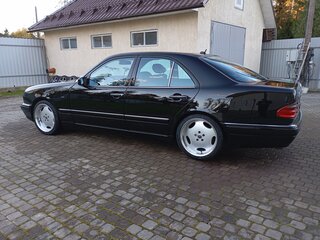 1998 Mercedes-Benz E-Класс 320 II (W210, S210), чёрный, 750000 рублей, вид 4