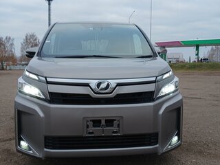 2019 Toyota Voxy III (R80) Рестайлинг, коричневый, 2990000 рублей, вид 2