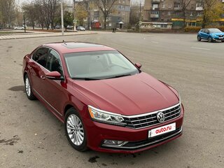 2017 Volkswagen Passat (North America and China) I Рестайлинг, красный, 1850000 рублей, вид 4