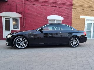 2010 BMW 3 серии 325i V (E90/E91/E92/E93) Рестайлинг, чёрный, 1900000 рублей, вид 3