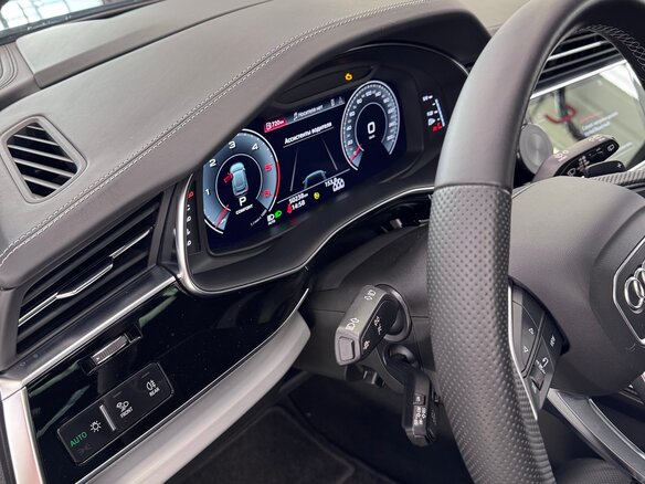 2020 Audi Q8 50 TDI I (4M), синий, 9700000 рублей - вид 17
