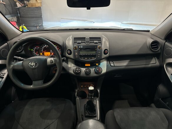 2011 Toyota RAV4 III (XA30) Рестайлинг, чёрный, 1000000 рублей - вид 4