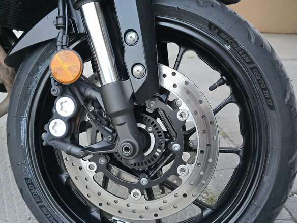 2020 Yamaha MT-09 Tracer (FJ-09), серый, 980000 рублей - вид 9