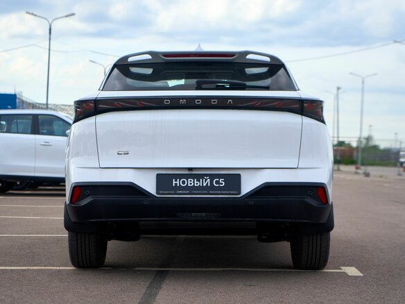 2026 Omoda C5 II, белый - вид 4