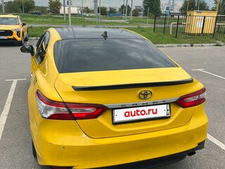 2019 Toyota Camry VIII (XV70), жёлтый, 1670000 рублей, вид 4