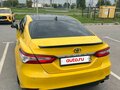 2019 Toyota Camry VIII (XV70), жёлтый, 1670000 рублей - вид 3