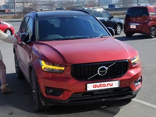 2020 Volvo XC40 8AT I, красный, 2390000 рублей, вид 2