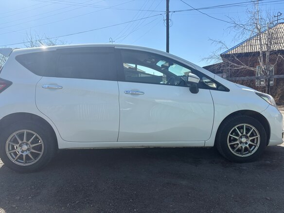 2017 Nissan Note II Рестайлинг, белый, 850000 рублей - вид 5