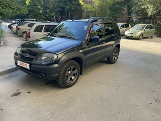 2018 Chevrolet Niva I Рестайлинг, чёрный, 900000 рублей, вид 2