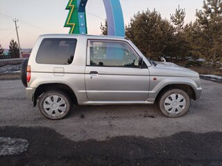2002 Mitsubishi Pajero Mini II, серебристый, 525000 рублей, вид 2