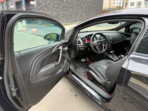 2014 Opel Astra GTC J Рестайлинг, чёрный, 1100000 рублей - вид 13