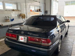 1997 Toyota Crown X (S150), синий, 690000 рублей, вид 2