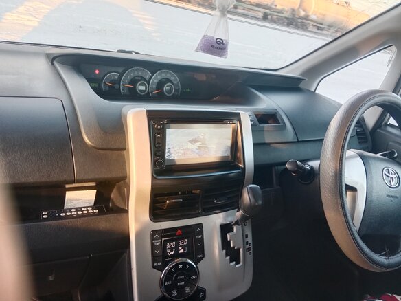 2010 Toyota Noah II (R70), серый, 1750000 рублей - вид 26