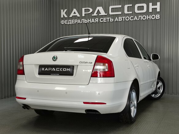 2012 Skoda Octavia II (A5) Рестайлинг, белый - вид 1
