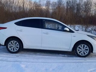 2020 Hyundai Solaris II Рестайлинг, белый, 1400000 рублей, вид 2