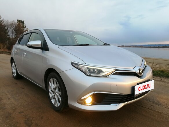 2015 Toyota Auris II Рестайлинг, серебристый, 1400000 рублей - вид 5