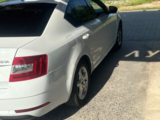 2018 Skoda Octavia III (A7) Рестайлинг, белый, 1500000 рублей, вид 5