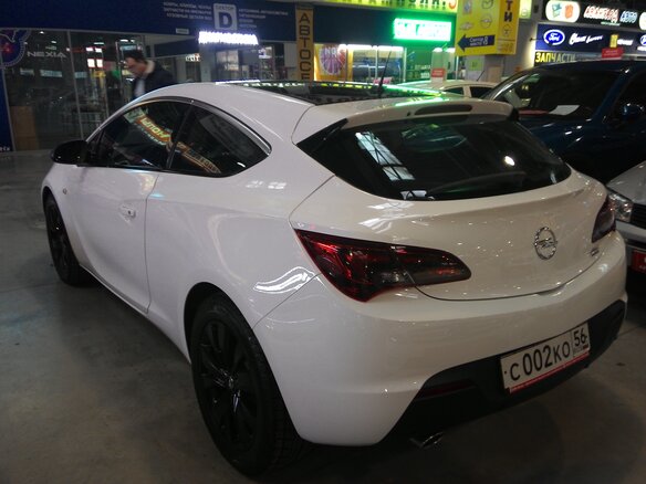 2014 Opel Astra GTC J Рестайлинг, белый - вид 3
