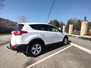 2013 Toyota RAV4 IV (XA40), белый, 2000000 рублей, вид 4