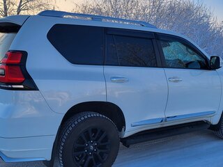 2018 Toyota Land Cruiser Prado 150 Series Рестайлинг 2, белый, 4700000 рублей, вид 4