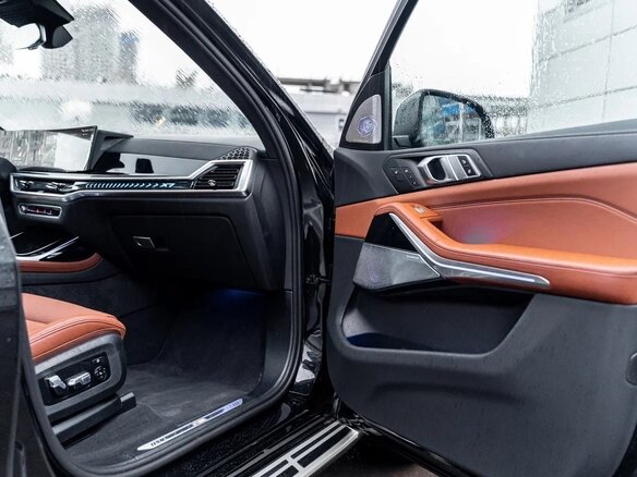 2024 BMW X7 40i I (G07) Рестайлинг, чёрный, 13890000 рублей - вид 16