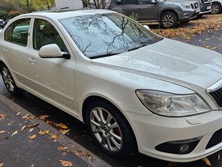 2010 Skoda Octavia RS II Рестайлинг, белый, 1200000 рублей, вид 3