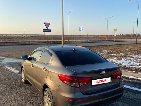 2015 Kia Rio III Рестайлинг, серый, 700000 рублей - вид 8