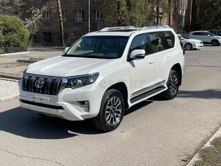 2022 Toyota Land Cruiser Prado 150 Series Рестайлинг 3, белый, 7600000 рублей, вид 1