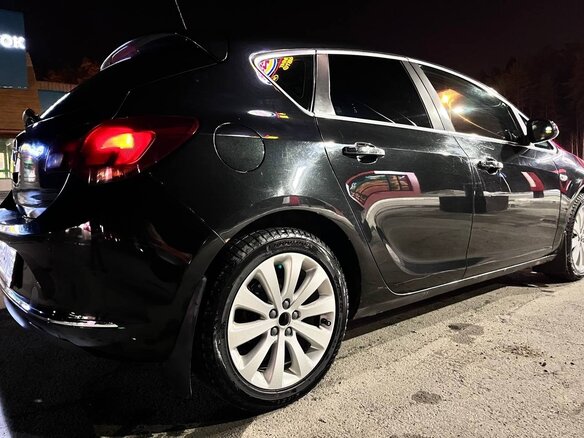 2013 Opel Astra J Рестайлинг, чёрный, 750000 рублей - вид 22
