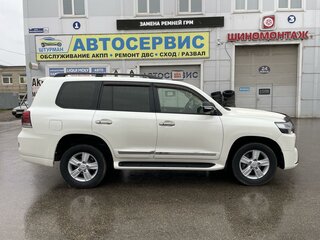 2013 Toyota Land Cruiser 200 Series Рестайлинг 1, белый, 4550000 рублей, вид 4