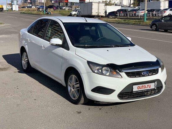 2011 Ford Focus II Рестайлинг, белый - вид 1
