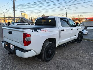 2019 Toyota Tundra CrewMax II Рестайлинг, белый, 6200000 рублей, вид 2