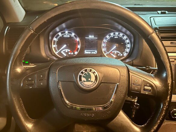 2012 Skoda Octavia II (A5) Рестайлинг, белый, 1050000 рублей - вид 25