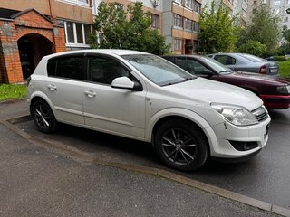 2010 Opel Astra H Рестайлинг, белый, 600000 рублей, вид 4