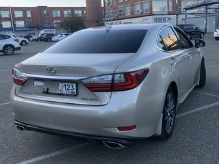 2017 Lexus ES 250 VI Рестайлинг, бежевый, 2900000 рублей, вид 3