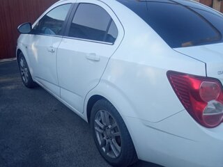 2013 Chevrolet Aveo II, белый, 600000 рублей, вид 3
