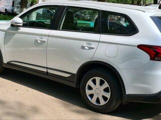 2020 Mitsubishi Outlander III Рестайлинг 3, белый, 2000000 рублей, вид 3