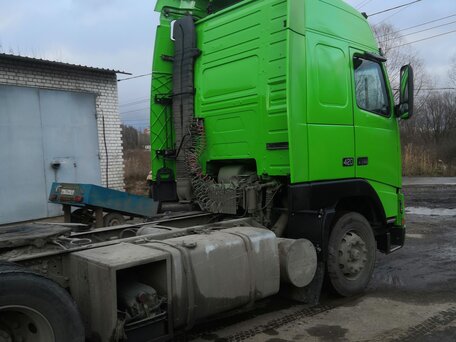 1999 Volvo FH, зелёный, 2000000 рублей, вид 3
