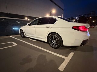 2022 BMW 5 серии 520i VII (G30/G31/G38) Рестайлинг, белый, 4950000 рублей, вид 3